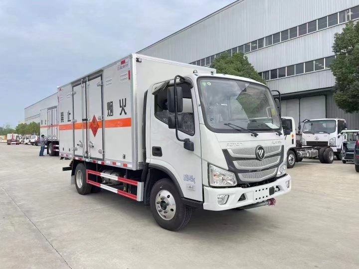 福田歐馬可寬體藍(lán)牌4.1米易燃?xì)怏w廂式運輸車