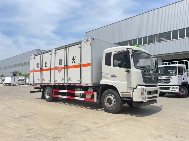 東風(fēng)天錦（6.2米/6.8米）10噸易燃固體廂式運(yùn)輸車