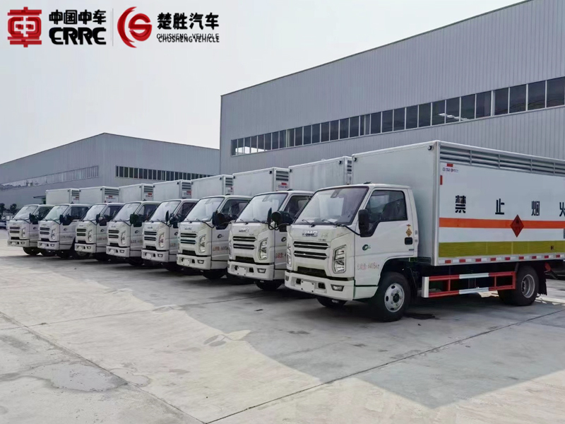 桶裝?；愤\(yùn)輸車(chē)，爆破器材運(yùn)輸車(chē)廠(chǎng)家